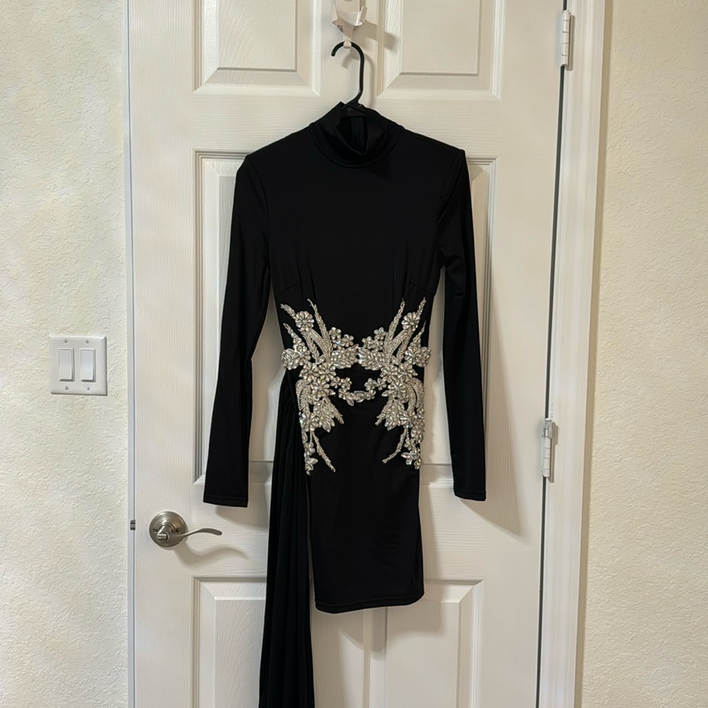 Mini black dress with a embroidered rhinestones motive